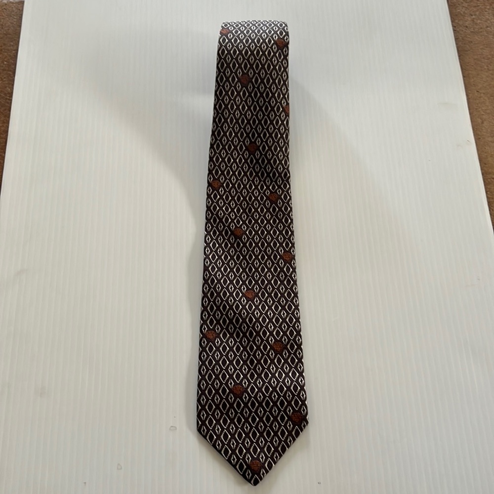 Versace 100% silk tie made in Italy in mint condition